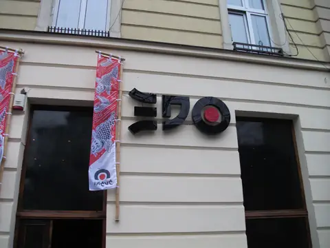 Litery 3D EDO na fasadzie kamienicy