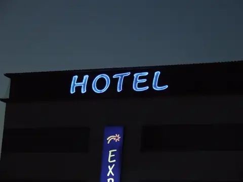 Podświetlany napis HOTEL