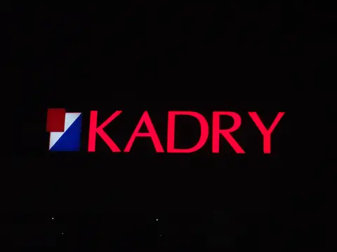 Litery KADRY świecące nocą