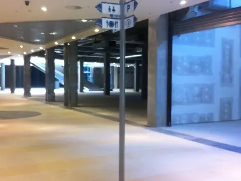 Oznakowanie w pasażu handlowym