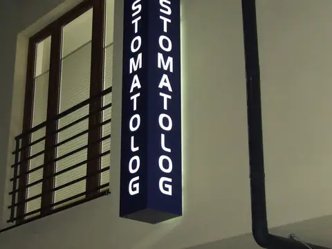 Pionowy kaseton STOMATOLOG