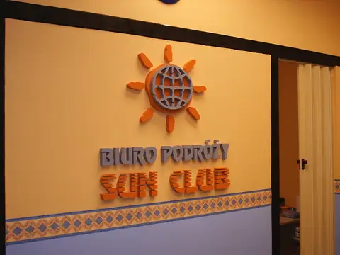 Szyld biura podróży Sun Club